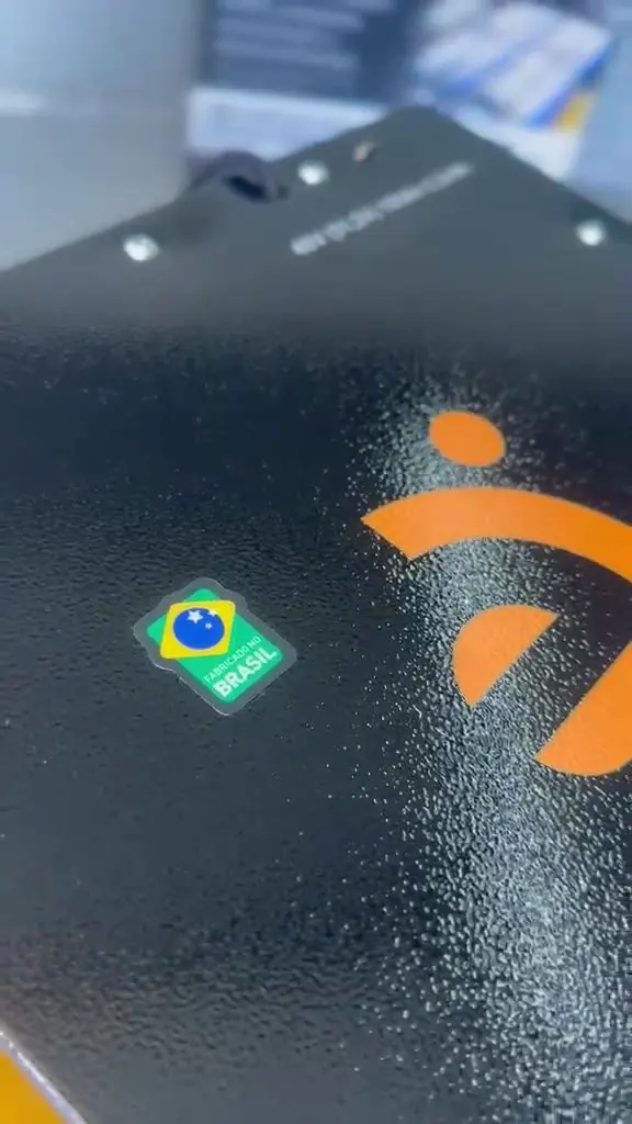 Selo Feito no Brasil na tampa da bateria FullEnergy